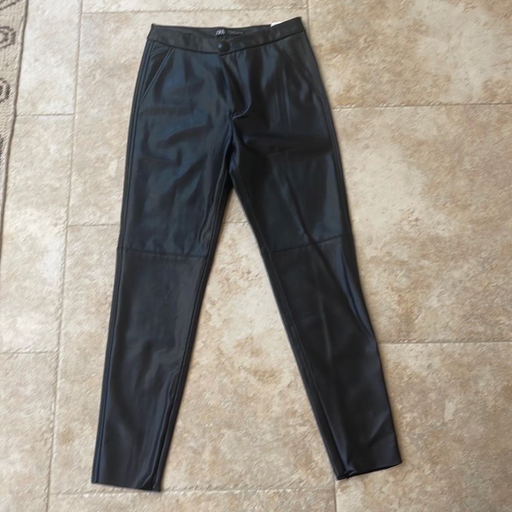 New with tags ZARA hi-rise legging, size medium, black
